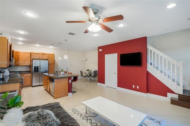 Building Photo - 4025 Cascada Cir