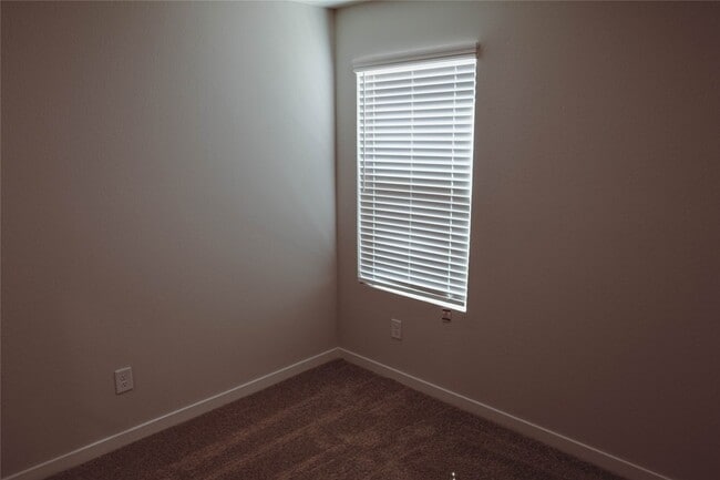 Building Photo - 211 Forest W St