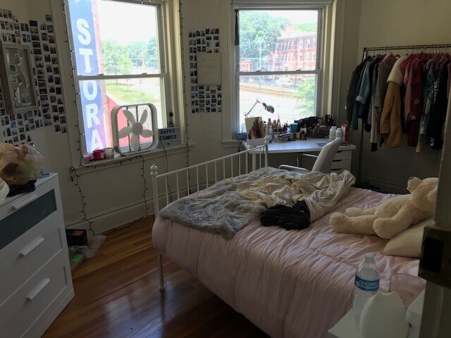 Building Photo - 1350 Comm.Ave. Unit 8