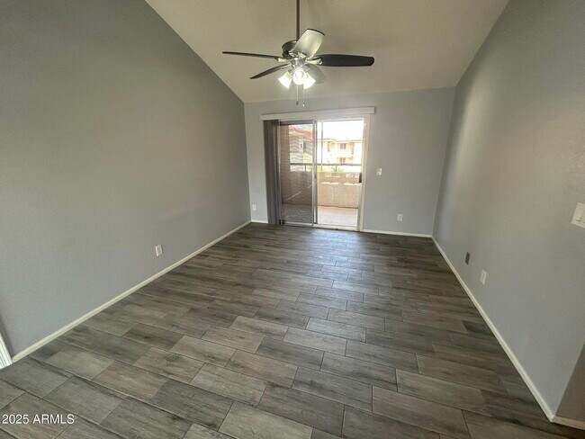 Building Photo - 10610 S 48th St