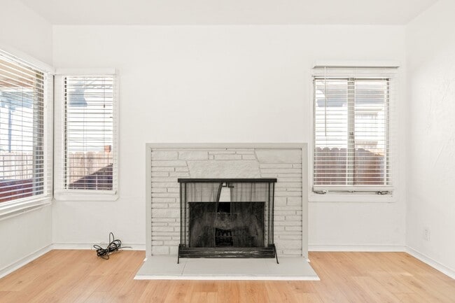 Building Photo - Charming Oakland Oasis with Detached Works...