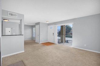 Building Photo - Unit 202