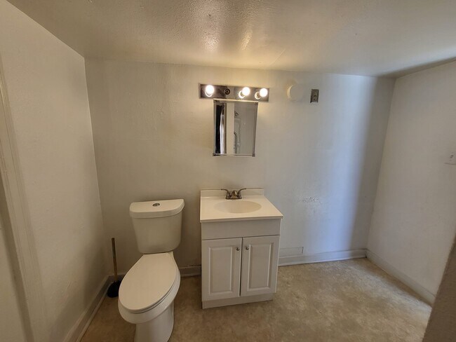 Building Photo - 1008 Runnels St