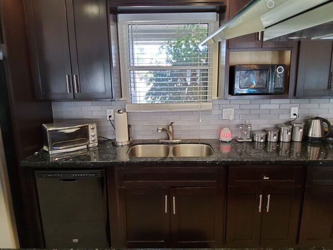 Building Photo - 6441 Baird Ave