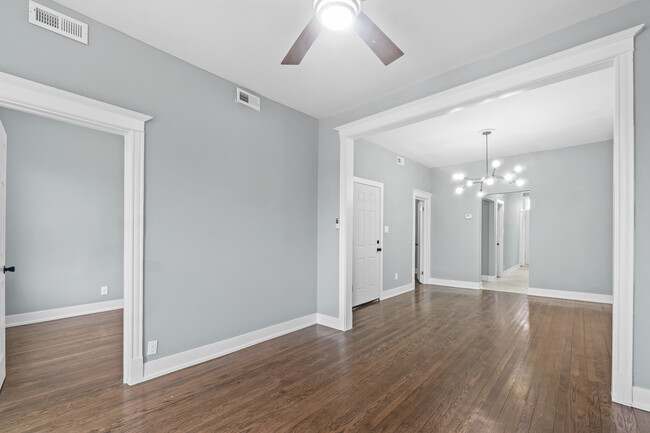 Building Photo - 4342 W Maypole Ave