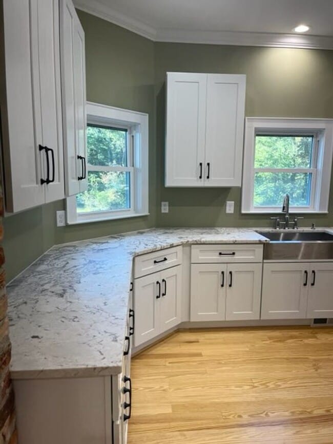 Building Photo - Modern Farmhouse for Rent in Browns Summit NC