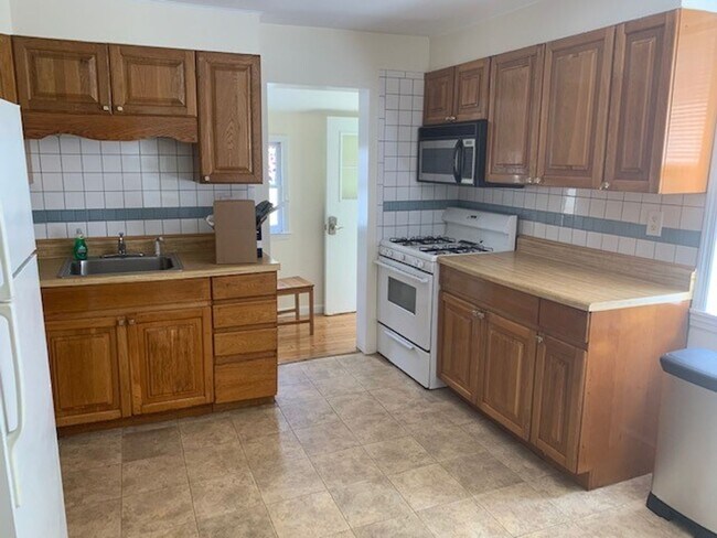 Building Photo - Beautiful 3 bed 1.5 Bath Single Family Home For Rent