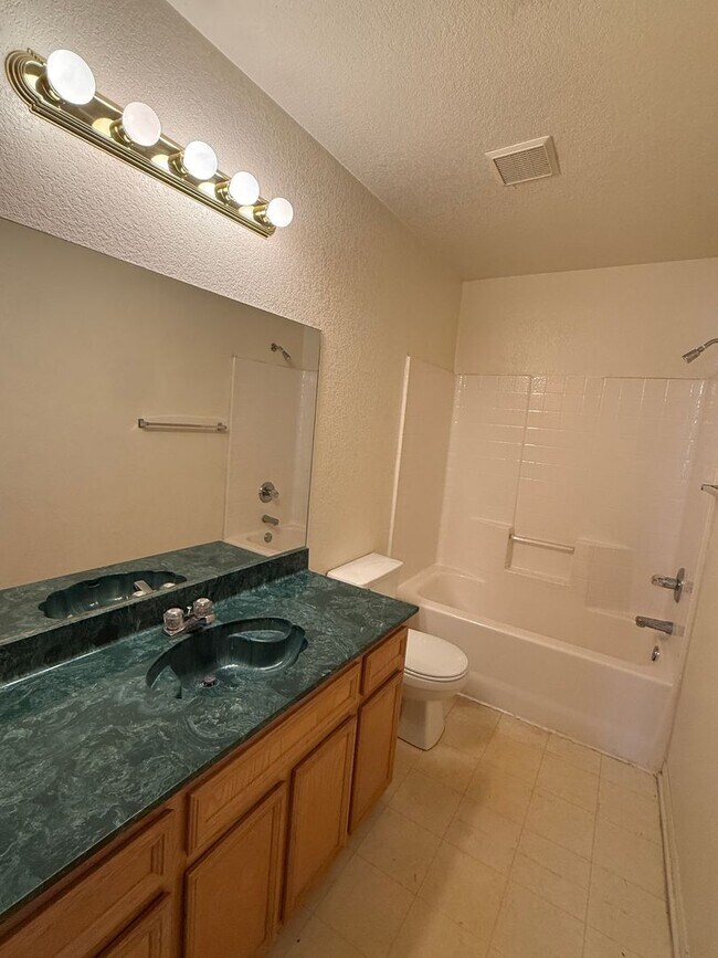 Building Photo - 3208 Raven Dr