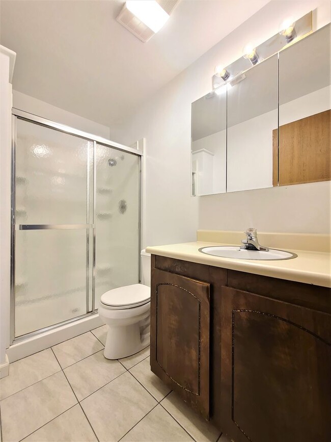 Building Photo - 2 Bed / 2 Bath Condo in Mountlake Terrace ...