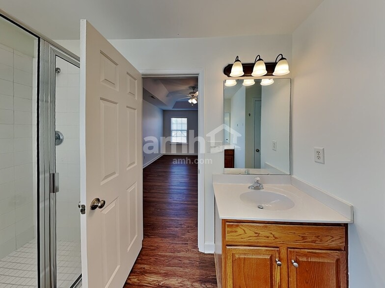Building Photo - 8317 Suttonview Dr