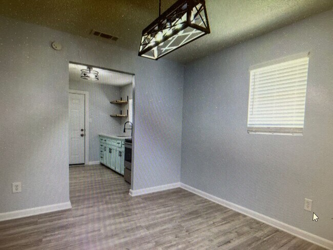 Building Photo - Beautiful home just minutes from the Brazos river Granbury