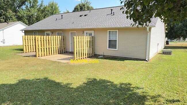 Primary Photo - 301 Ann Ave