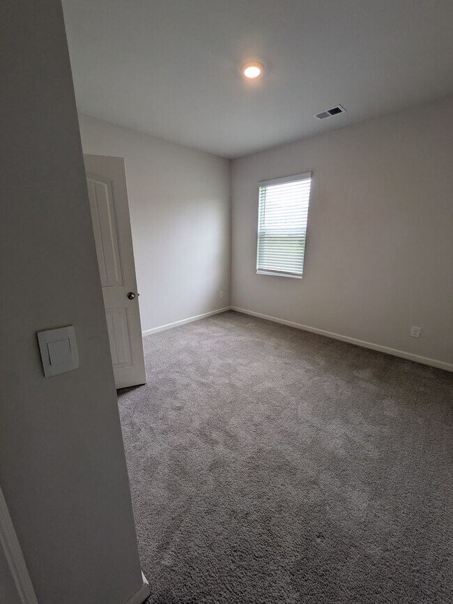 Building Photo - Must see !! In South Fulton