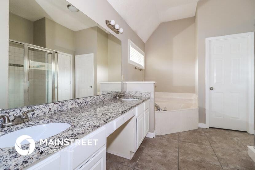Building Photo - 9261 Sarsen Dr