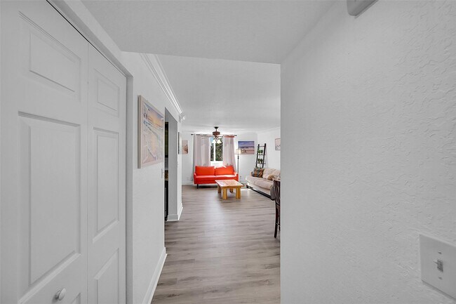 Building Photo - 4525 Poinciana St