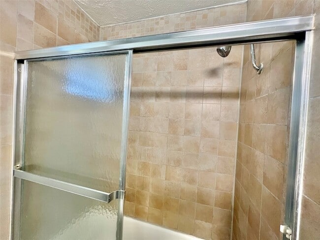 Building Photo - 303 Brigadoon Ln