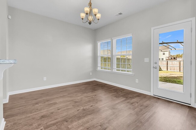 Building Photo - Meticulous 3 Bedroom Home in Lindera Prese...