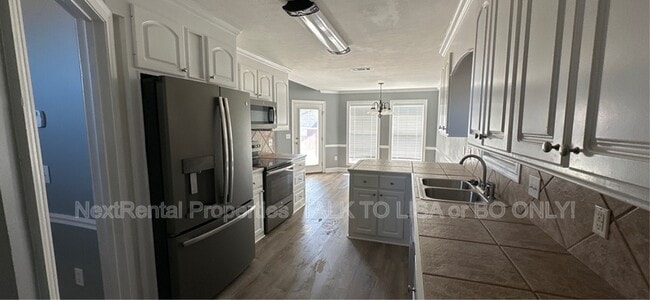 Building Photo - 556 Lincolns Dr