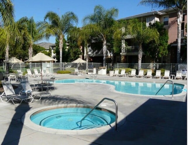 Building Photo - Upgraded 1BD/1BA Condo in Gated Temecula C...