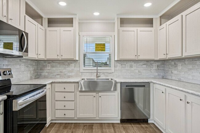 Building Photo - 1609 American Dr