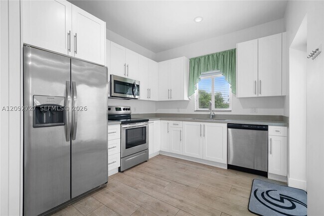 Building Photo - 836 NW 33rd Ave