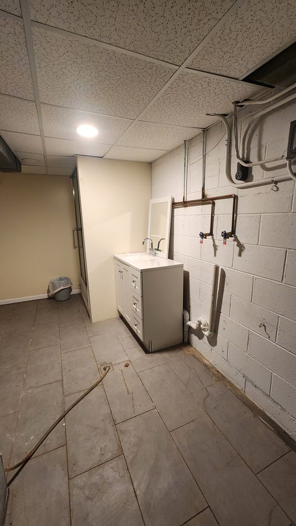 Building Photo - Charming Benson Home