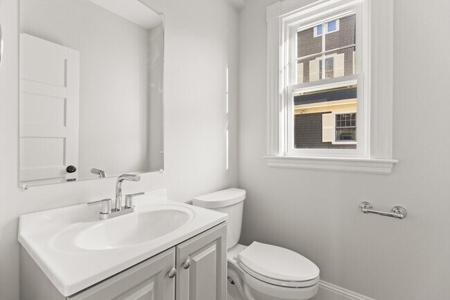 Building Photo - 22 Lewis St