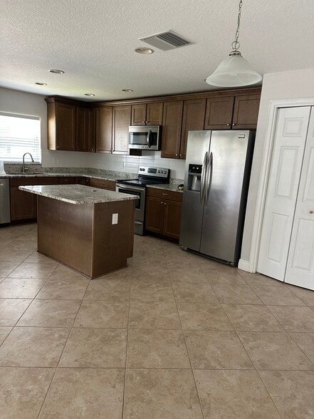 Kitchen - 6501 Manila Palm Way