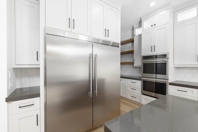 Building Photo - Gorgeous 5 bed 3.5 bath in Desert Canyons