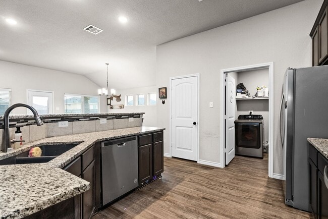 Building Photo - 907 Mclaury Cove