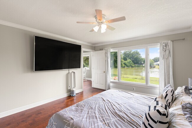 Building Photo - 168 Palmera Ln