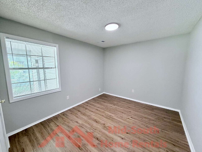 Building Photo - 4011 Double Tree St