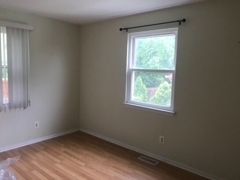 Building Photo - 15026 Liberty Ln