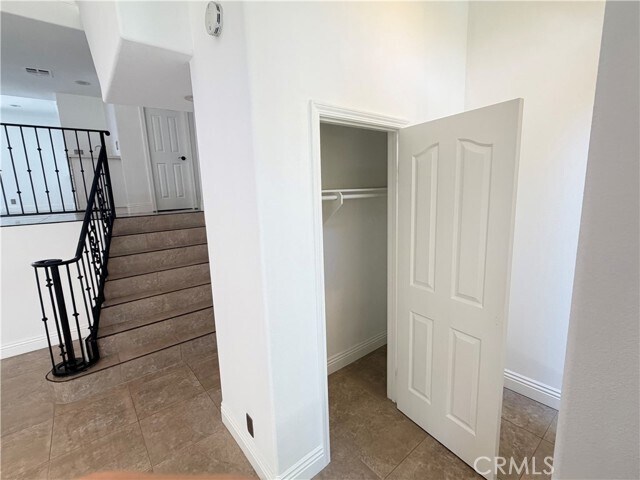 Building Photo - 5340 Las Virgenes Rd