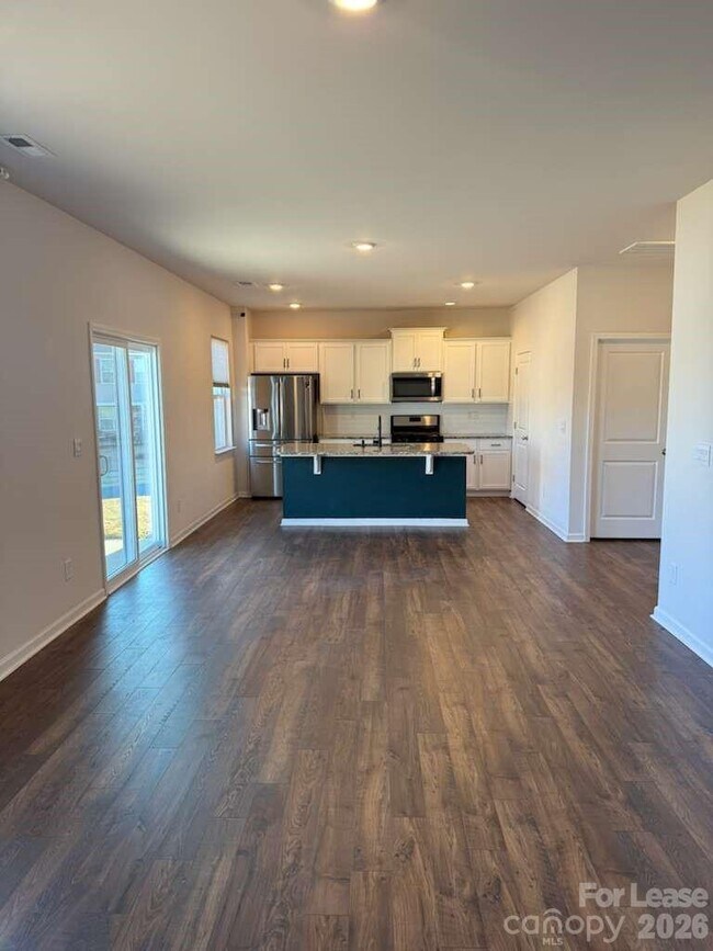 Building Photo - 106 Sierra Rd