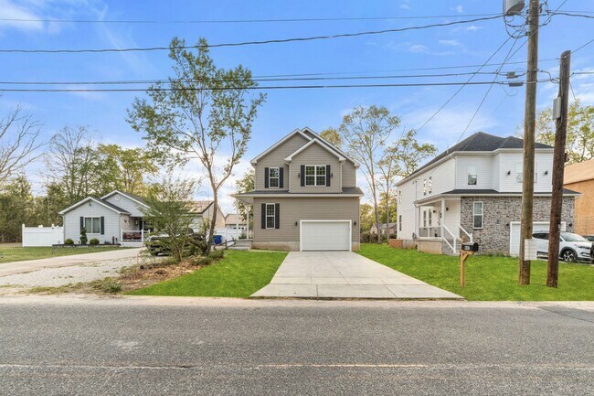 Building Photo - 447 Redwood Ave