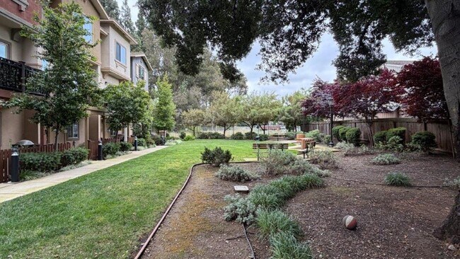 Building Photo - Concord Beautiful 3 bedroom 3 bathroom fully updated townhome, gated community!