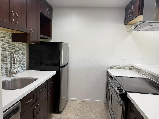 Building Photo - 77805 California Dr