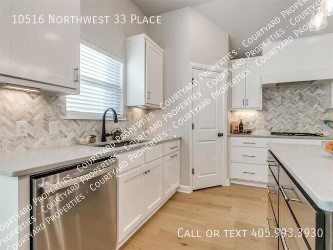 Building Photo - 10516 NW 33rd Pl