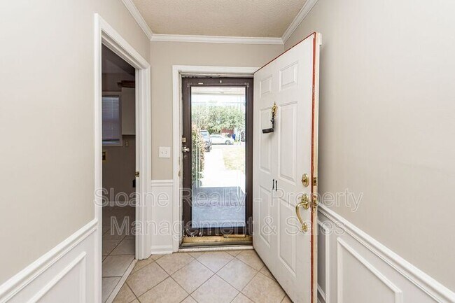 Building Photo - 11 Poets Corner