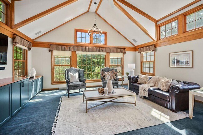 Building Photo - 5160 N Kent Ave