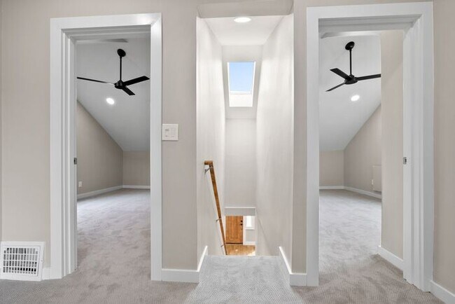 Building Photo - Gorgeous Remodeled West Seattle Craftsman w/ Air Conditioning