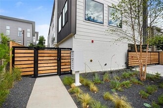Building Photo - 5022 Belmont Ave