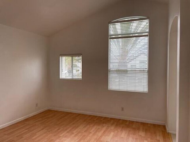 Building Photo - Del Mar Highlands adjacent : Spacious Upgr...
