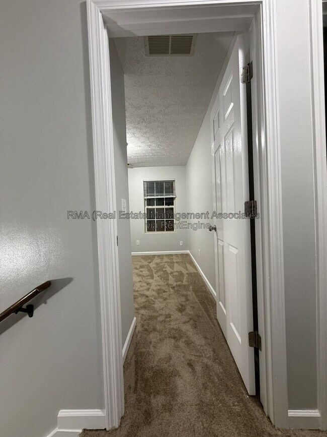 Building Photo - 1724 Carrington Dr