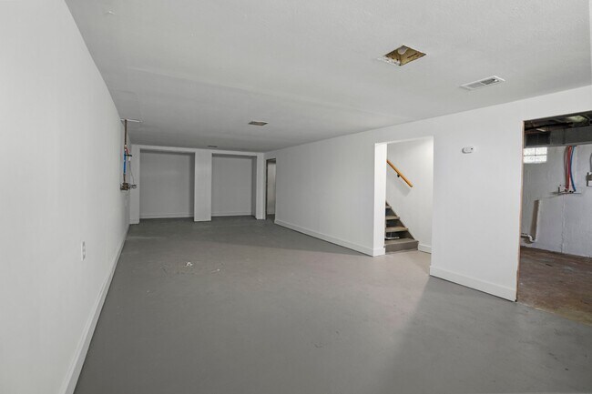Building Photo - 2474 Thornton Dr