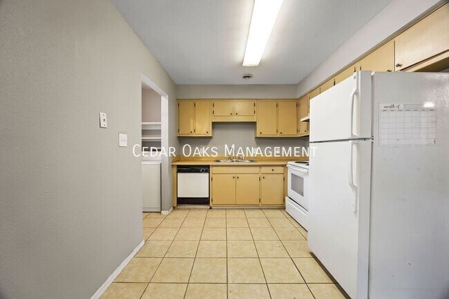 Building Photo - 2374 N Raven Ln