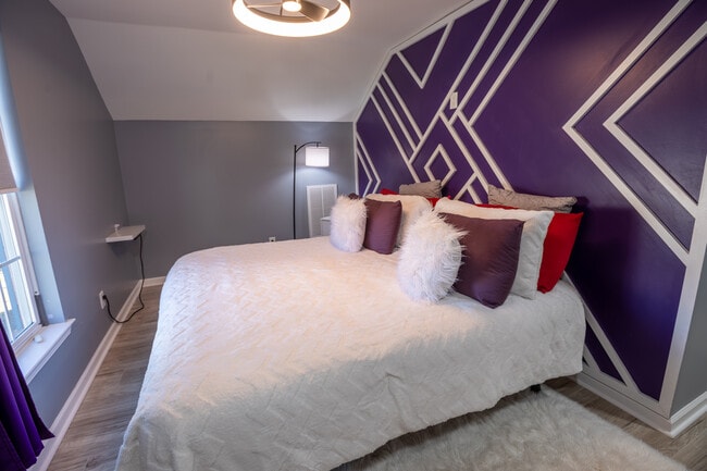 Building Photo - 5464 Daniel Ray Dr