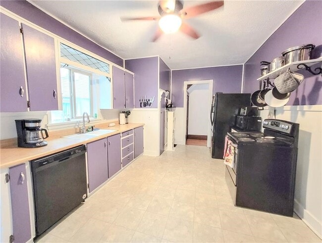 Building Photo - 44 Elmhurst St