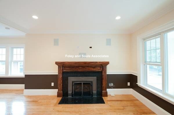 Building Photo - 379 Belmont St